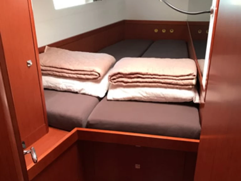 Alquiler de barcos Álimos barato de Oceanis 48