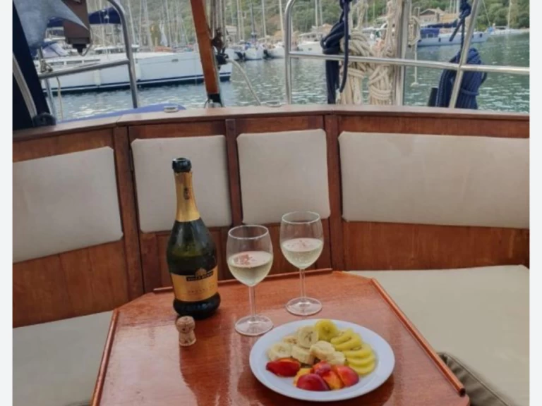 Velero para alquilar Lisanza al mejor precio