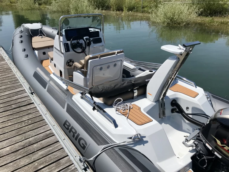 Alquiler Neumática Brig con o sin  título de navegación