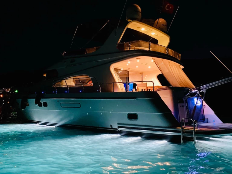 Alquiler de barcos Türkbükü barato de Zeus