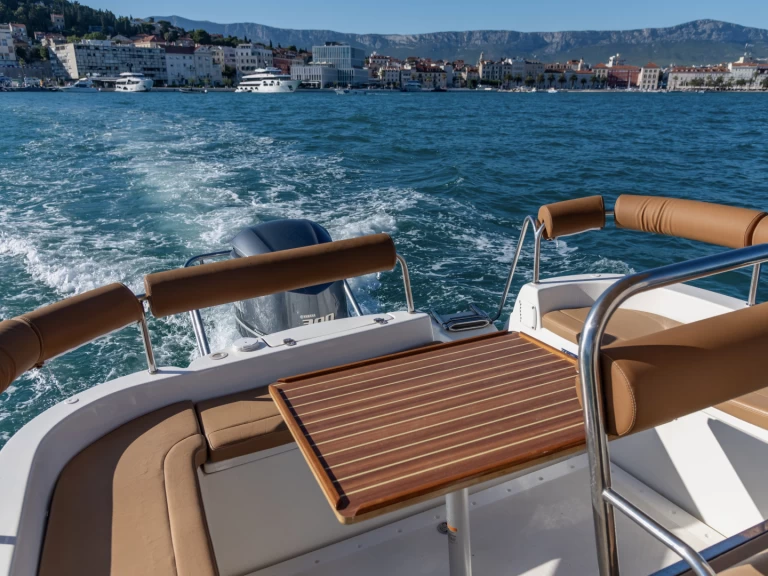 Ris Marine 850 Luxury de alquiler a Split