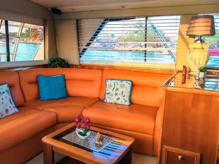 Alquiler Lancha Riviera con o sin  título de navegación