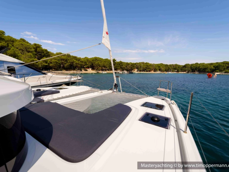 Alquiler de embarcaciones Lagoon Lagoon 38 - 4 cab. enPomer en Samboat