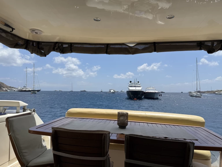 Alquiler de embarcaciones Aicon aicon 64 enÓrmos Bay en Samboat