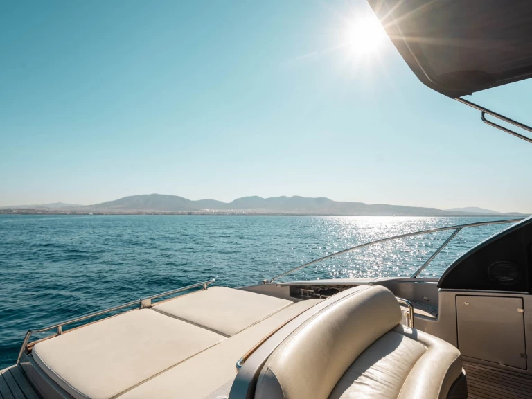 Alquiler de Yate de lujo, con o sin patrón Riva Limáni Lavríou