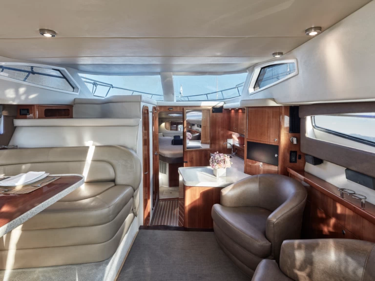 Alquiler de embarcaciones Régal Commodore 4260 enLávrio en Samboat