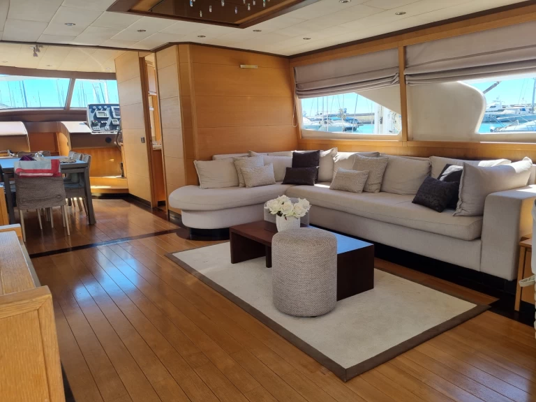 Alquiler de Evo Marine Deauville  Flybidge 76 en Loano