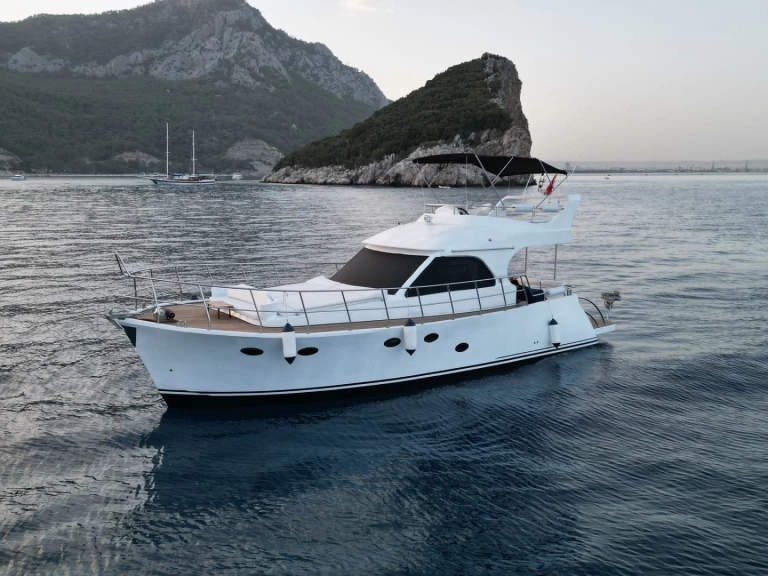 Alquiler de embarcaciones Princess Princess 20 M enAntalya (City) en Samboat