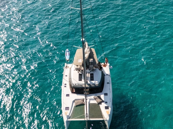 Alquiler de embarcaciones Nautitech Nautitech 46 Fly enIbiza (Ciudad) en Samboat