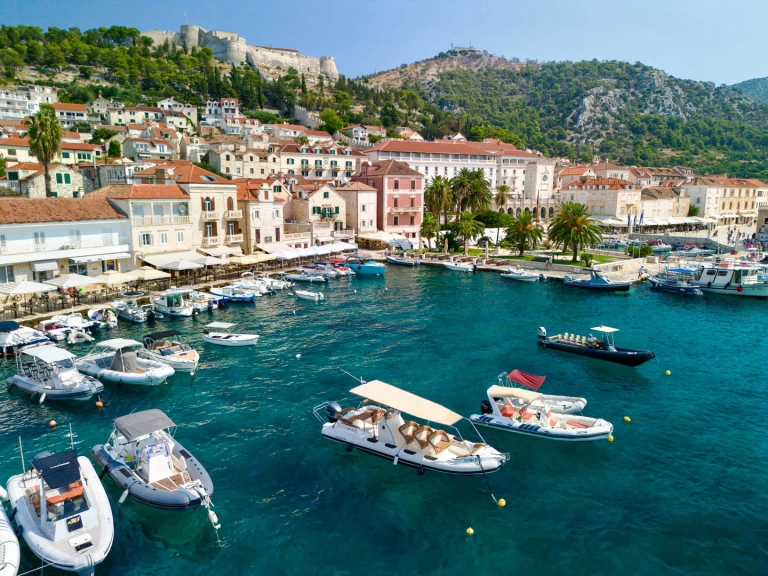 Alquiler de barcos Split barato de 850 Luxury