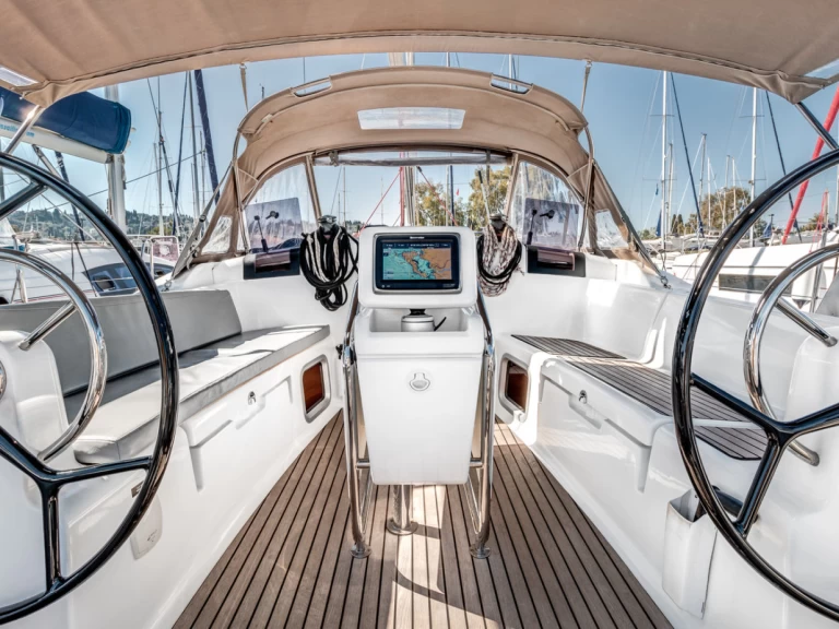 Alquiler de embarcaciones Jeanneau Sun Odyssey 419 enGouviá en Samboat