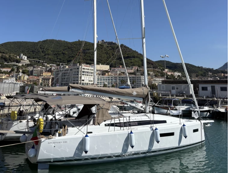 Alquiler de Velero, con o sin patrón Jeanneau Porto di Salerno