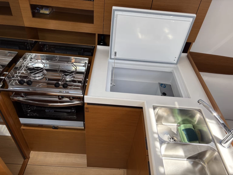 Jeanneau Sun Odyssey 380 de alquiler a Porto di Salerno