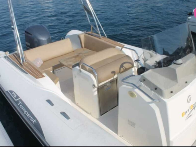Alquiler Neumática en Gapeau - Grand Boats Golden Line G650LF