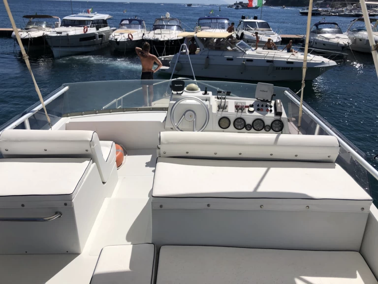 Alquiler de Comar Clanship 34 fly en Procida