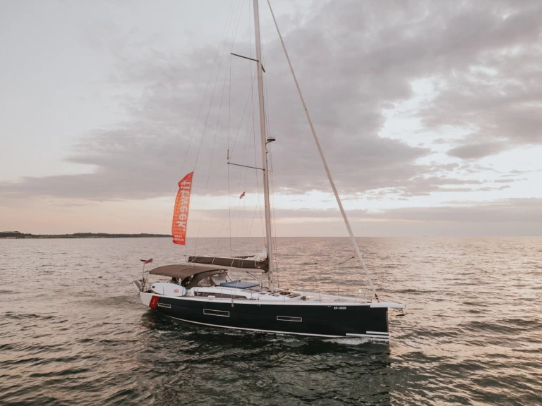 Alquiler de Dufour Dufour 56 Exclusive en Marina Kremik