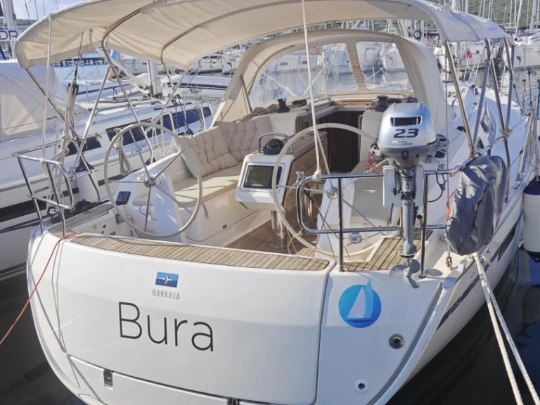 Bavaria Cruiser 37 de alquiler a Punat