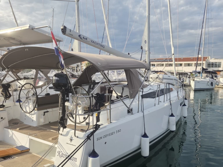 Alquiler de Jeanneau Sun Odyssey 380 en Pirovac