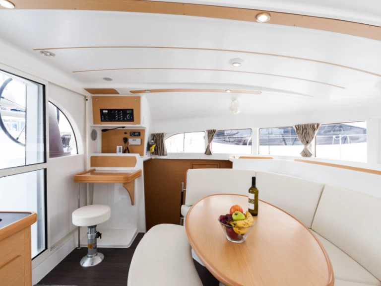 Alquiler de embarcaciones Lagoon Lagoon 380 S2 enPréveza en Samboat