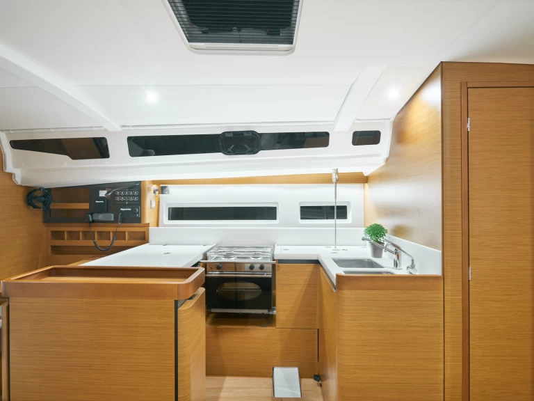 Alquiler de embarcaciones Jeanneau Sun Odyssey 440 enÁlimos en Samboat