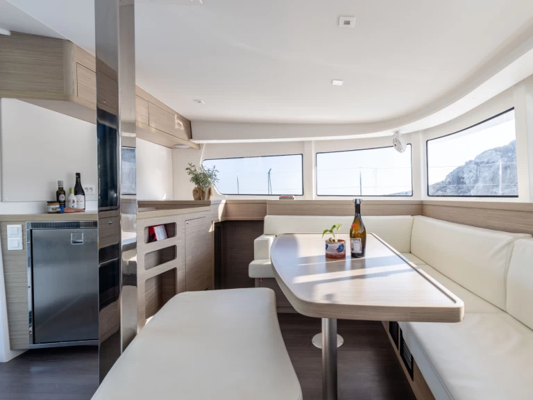 Alquiler de Catamarán, con o sin patrón Lagoon Álimos