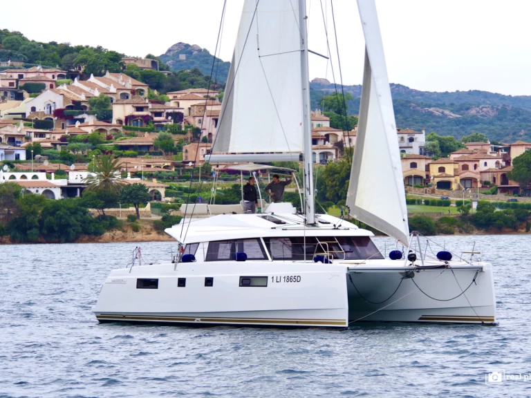 Alquiler de embarcaciones Nautitech Nautitech 46 Fly enPuntone en Samboat