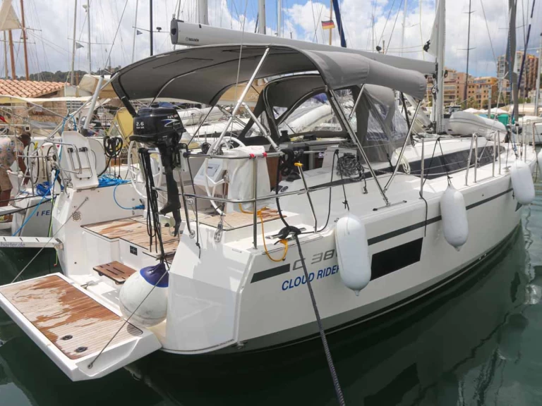 Bavaria Bavaria C38 de alquiler a Lefkáda