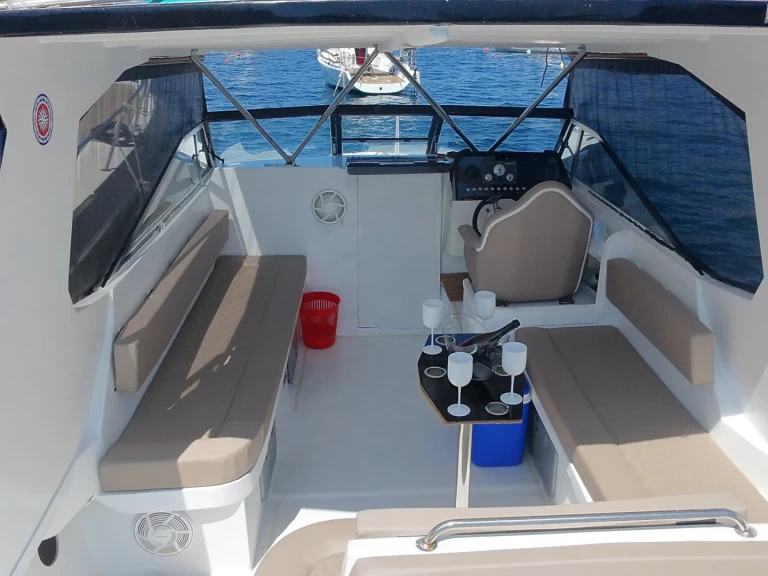 Alquiler de embarcaciones Bayliner Trophy enHvar en Samboat