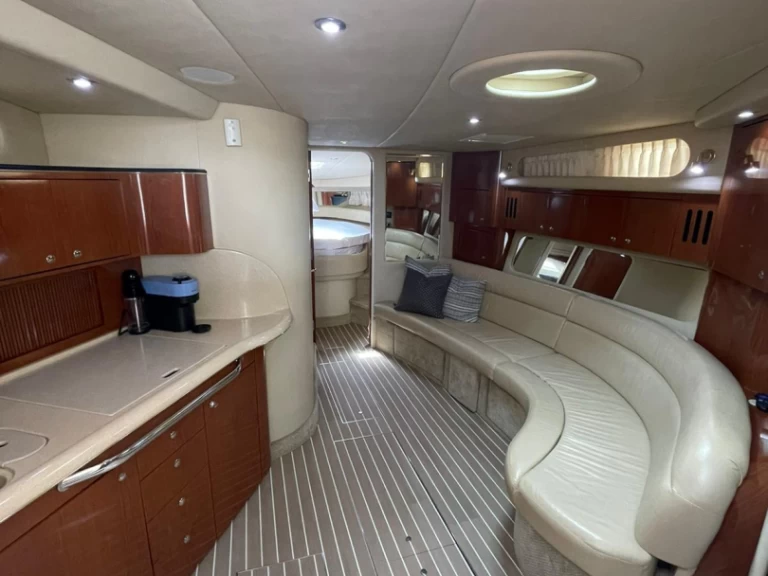 Alquiler de embarcaciones Sea Ray Sea Ray 410 Sundancer enMiami en Samboat