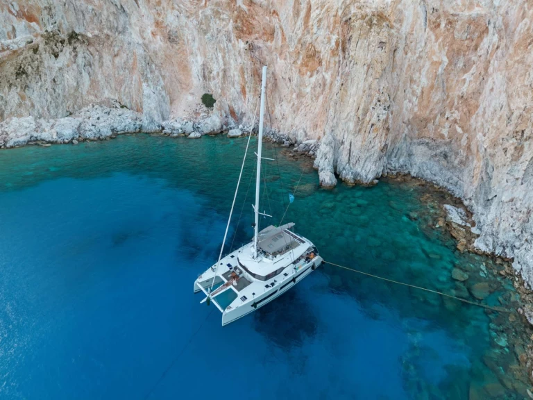 Alquiler de Yate de lujo, con o sin patrón Fountaine Pajot Néa Péramos