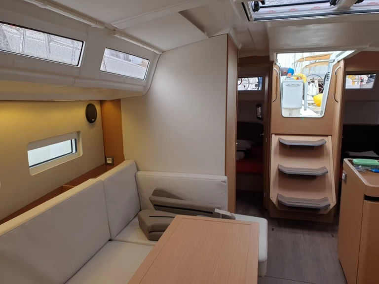 Alquiler de embarcaciones Jeanneau Sun Odyssey 410 enPula en Samboat