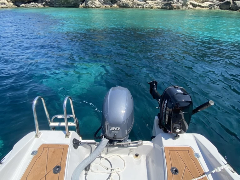 Alquiler de barcos Lákka barato de Optima