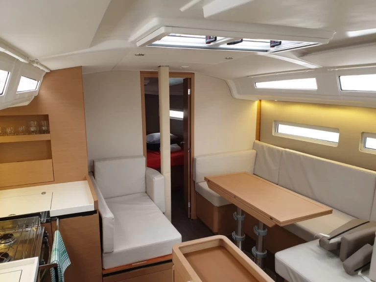 Alquiler de embarcaciones Jeanneau Sun Odyssey 410 enPula en Samboat