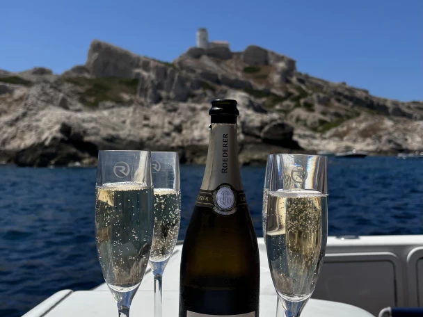 Alquiler Lancha Riviera con o sin  título de navegación