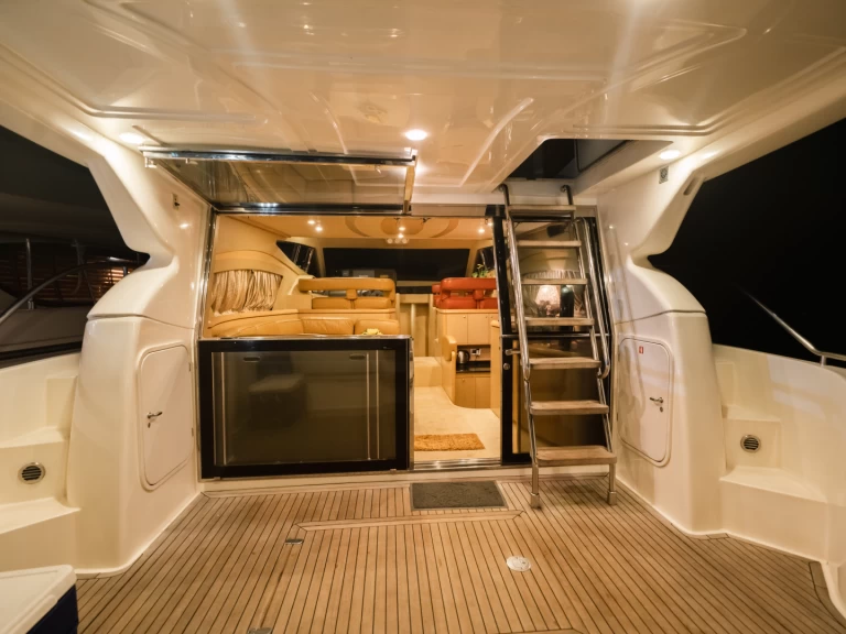 Alquiler de Barco de motor, con o sin patrón Ferretti Panaji