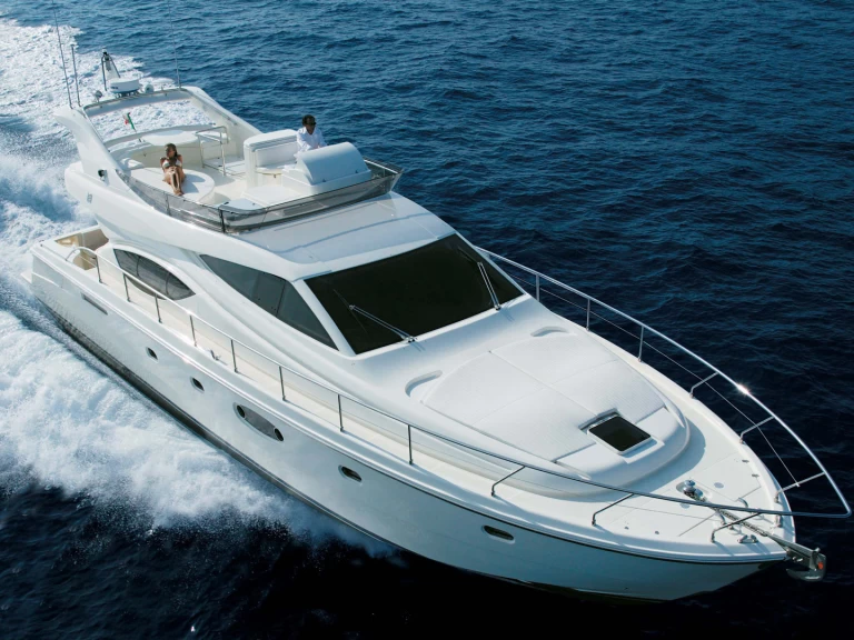 Barco de motor para alquilar Panaji al mejor precio