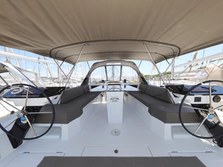 Alquiler de barcos Šibenik barato de Dufour 44