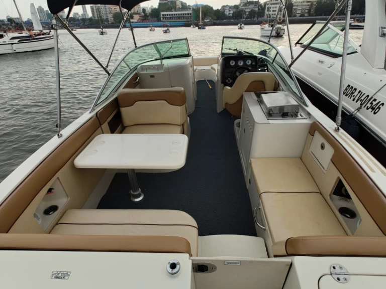 Alquiler de embarcaciones Sea Ray Sea Ray SDX 290 enMumbai en Samboat