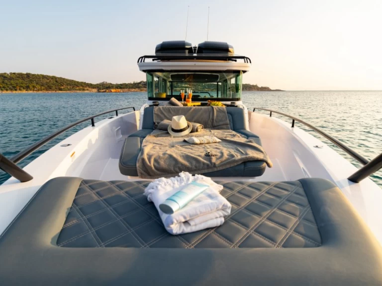 Alquiler de embarcaciones Axopar Axopar 37 XC Cross Cabin enLagonisí en Samboat