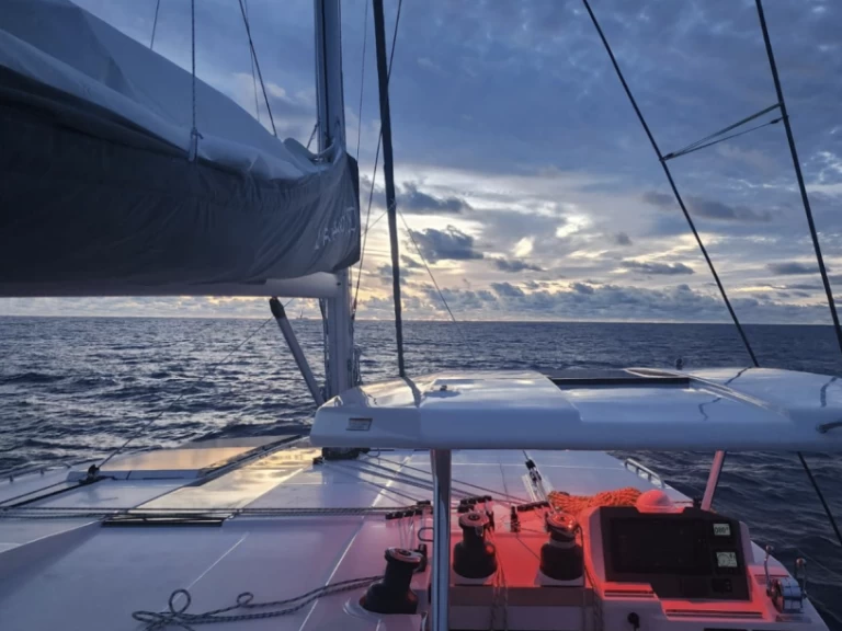 Alquiler de barcos Phuket Yacht Haven Marina barato de Leopard 50