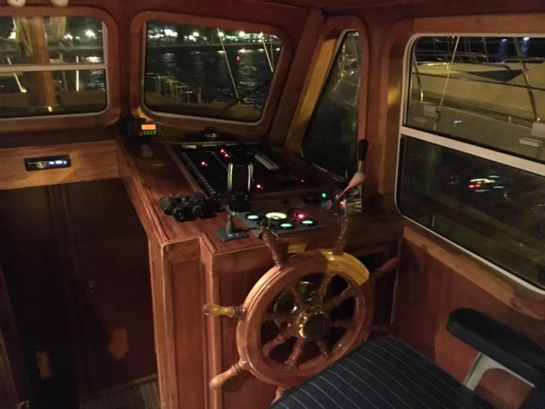 Velero para alquilar Atenas al mejor precio