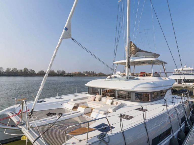 Alquiler de embarcaciones Lagoon Lagoon 55 enBonifacio en Samboat