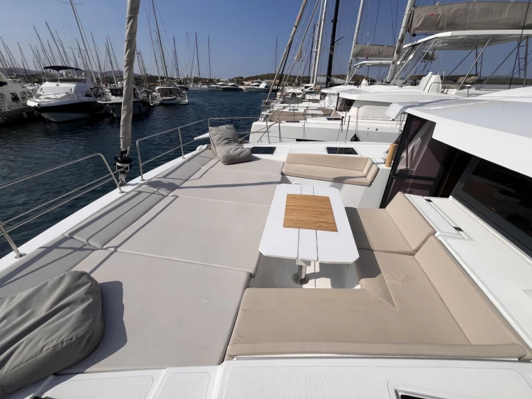 Alquiler de embarcaciones Bali Bali 4.6 (owner's version) enLávrio en Samboat