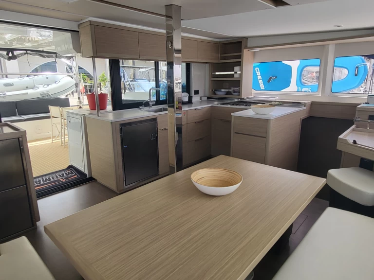 Alquiler de embarcaciones Lagoon Lagoon 46 enGolfo Aranci en Samboat