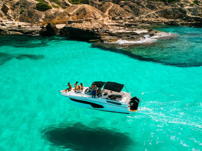 Alquiler de embarcaciones Karnic SL800 ens'Arenal en Samboat