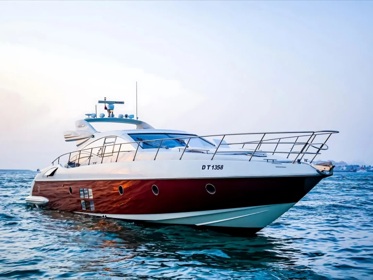 Alquiler Yate de lujo Custom Made con o sin  título de navegación