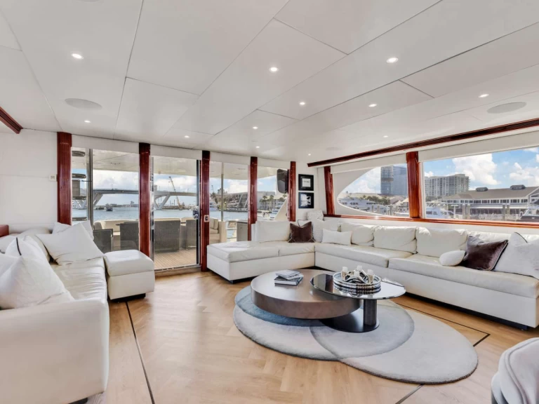 Alquiler Yate de lujo Lazzara con o sin  título de navegación