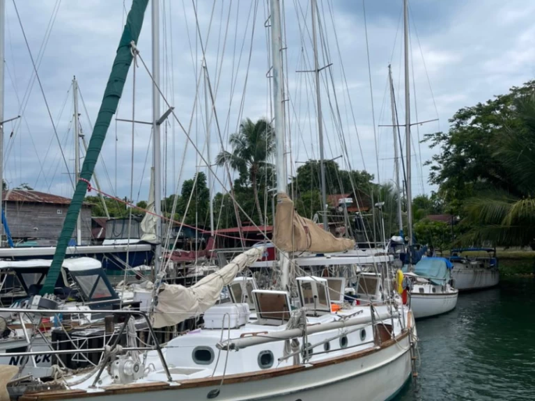 Alquiler de barcos Lívingston barato de Walkover 44