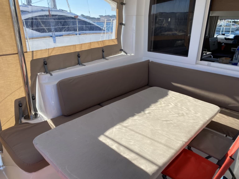 Alquiler de embarcaciones Lagoon Lagoon 40 enHyères en Samboat