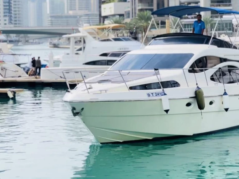 Alquiler Lancha Azimut con o sin  título de navegación